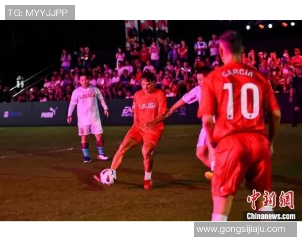 横向展示足球明星壁画的魅力与风采,感受足球文化的独特魅力与激情